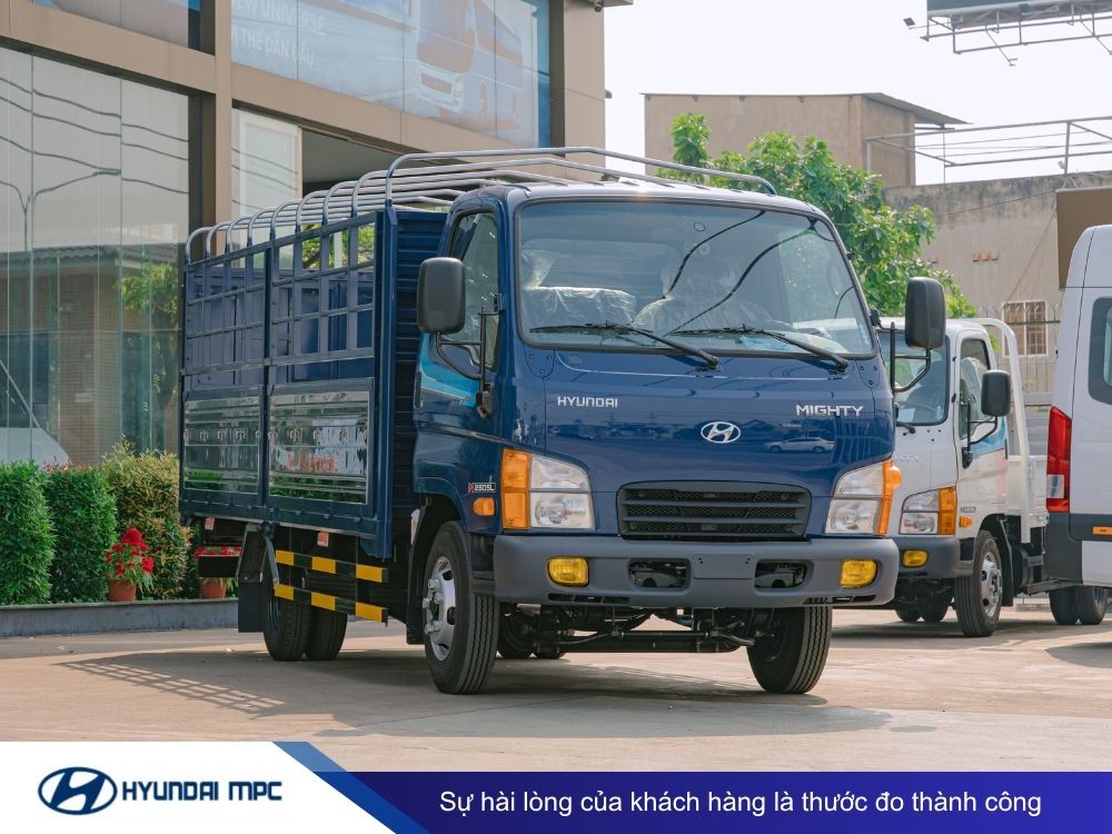 Giá xe tải Hyundai Mighty N250SL thùng mui bạt 2T -  2.5T thùng 4.3m